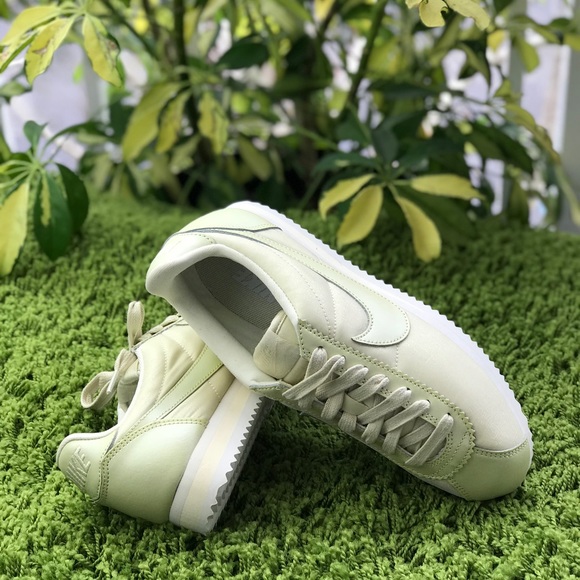 NWT Nike Cortez Nylon Light Bone WMNS - Picture 5 of 8